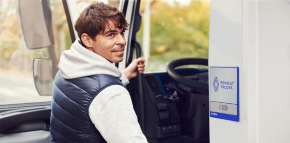 LVS-Renault-Trucks-chauffeur LVS-Renault-Trucks-chauffeur