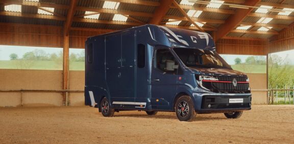 Renault Trucks Master paardentrailer Renault Trucks Master paardentrailer