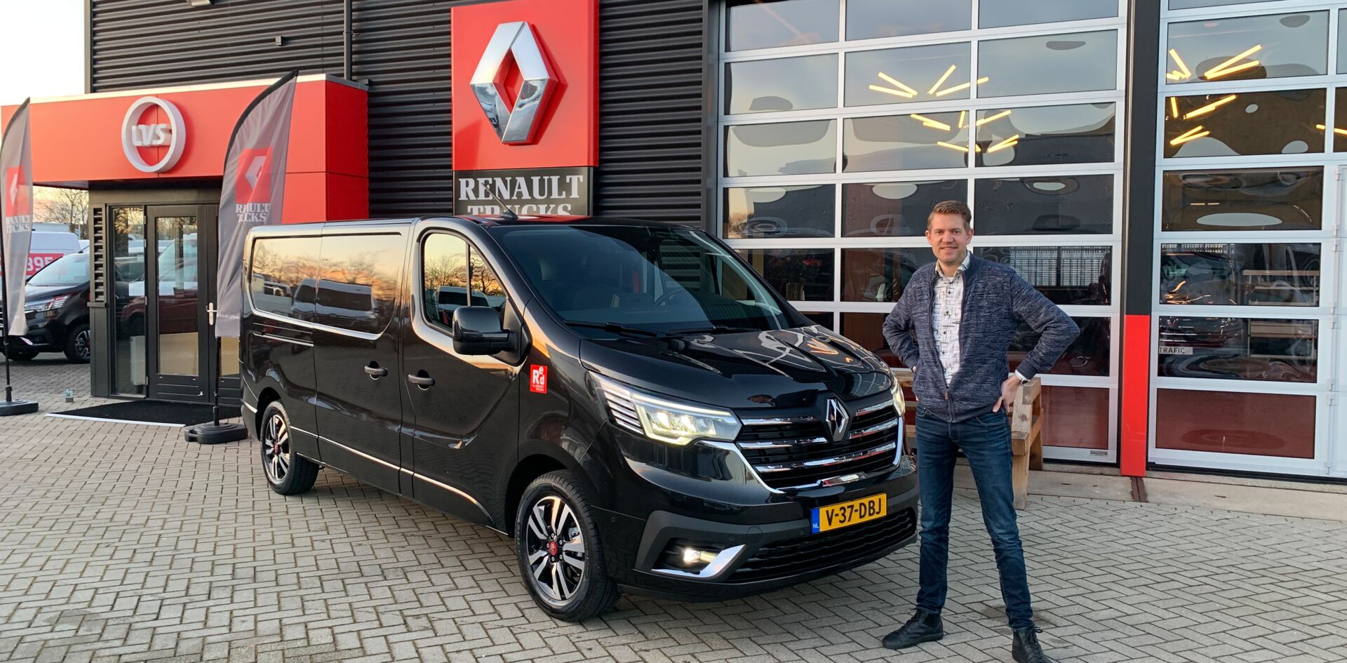 somethingsomethingl8CeGX Aflevering Moretec Plastic Machinery B.V.