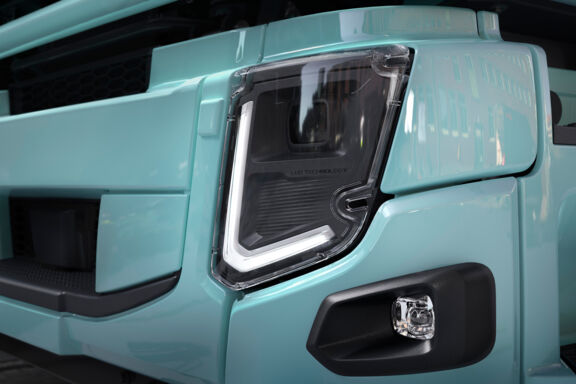 Volvo-FE-head-lights