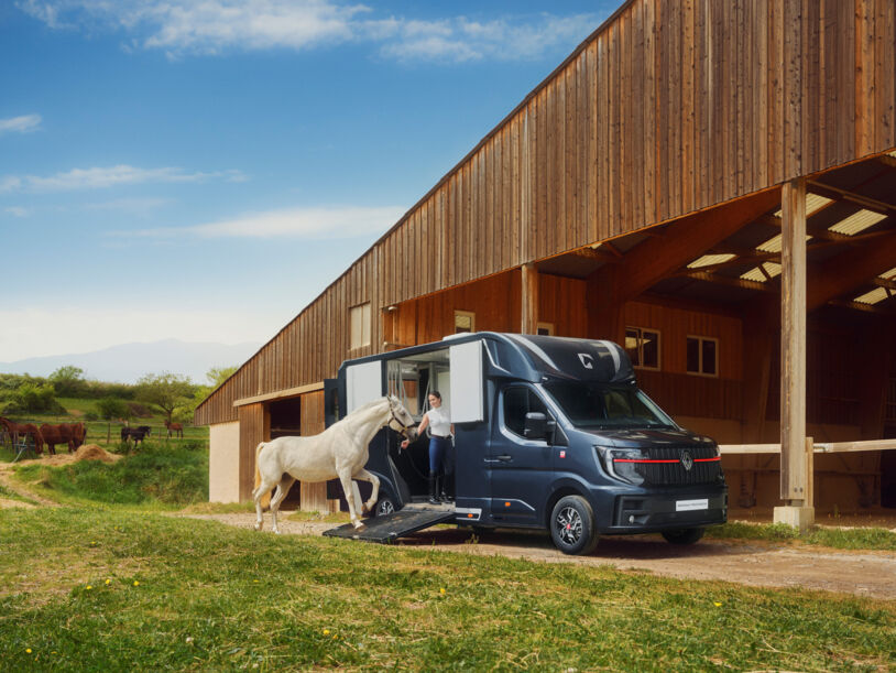 Renault-Trucks-Master-horses-03 Renault-Trucks-Master-horses-03