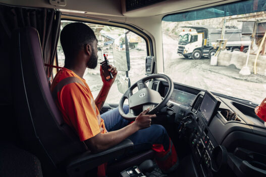 Uitgebreide veiligheidsfuncties, waaronder dodehoekcamera Uitgebreide veiligheidsfuncties, waaronder dodehoekcamera