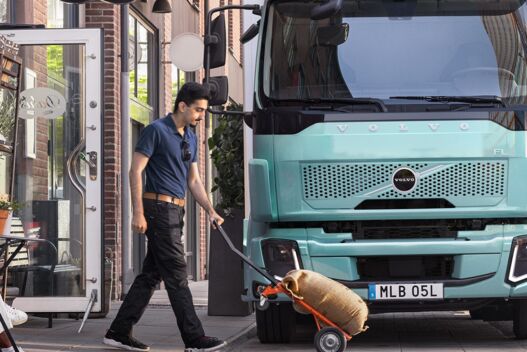 Volvo-FL-person
