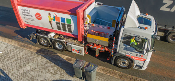 650_2025_HVC-Groep-001 HVC zet twee custom made Volvo FM Electrics op de weg voor afvalinzameling
