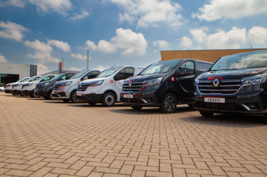 Renault bedrijfswagens op een rij Renault bedrijfswagens op een rij